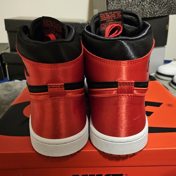 JORDAN 1 RETRO HIGH OG SATIN BRED (WOMEN'S) - Picture 5 of 6